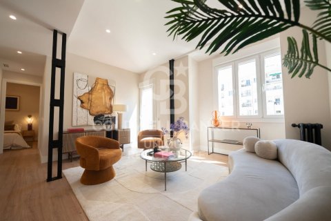 Apartamento en Madrid, España 2 dormitorios, 93 m2 No. 157809