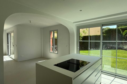 Townhouse for sale in Alicante, Spain 5 bedrooms, 316 sq.m. No. 196791 - photo 9