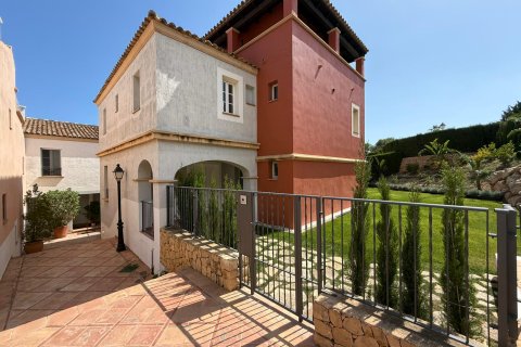 Townhouse for sale in Alicante, Spain 5 bedrooms, 316 sq.m. No. 196791 - photo 2