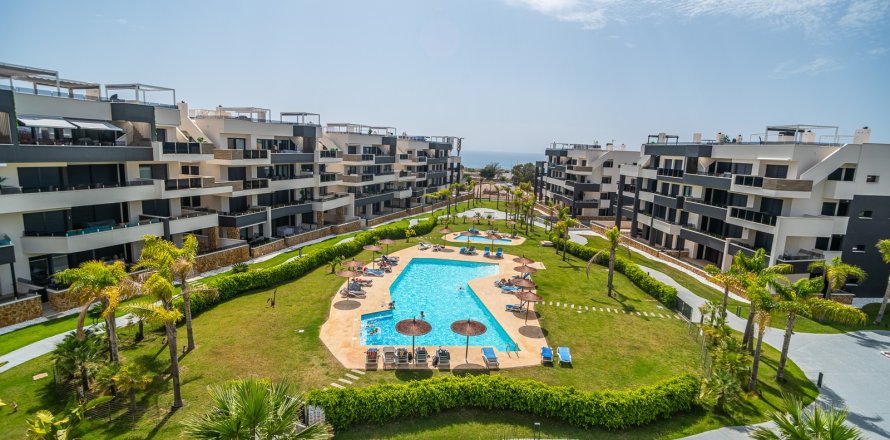 Apartment à Torrevieja, Alicante, Espagne 2 chambres, 75 m2 No. 194573