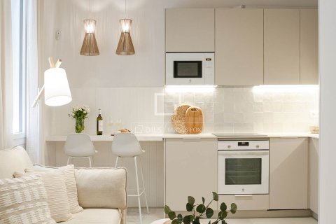 Apartment for sale in Barcelona, Spain 1 bedroom, 33 sq.m. No. 192638 - photo 16