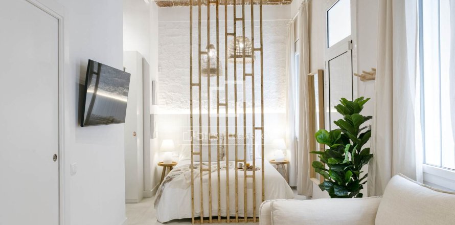 Apartment in Barcelona, Spain 1 bedroom, 33 sq.m. No. 192638
