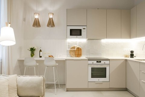 Apartment for sale in Barcelona, Spain 1 bedroom, 33 sq.m. No. 192638 - photo 14