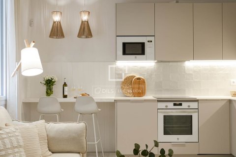 Apartment for sale in Barcelona, Spain 1 bedroom, 33 sq.m. No. 192638 - photo 11