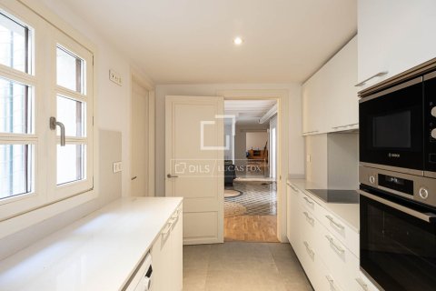 Продажа квартиры в Барселона, Испания 3 спальни, 178м2 №192672 - фото 15