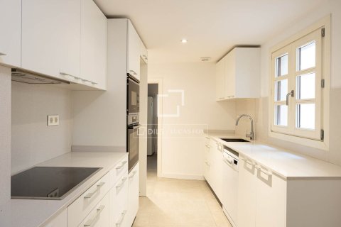 Продажа квартиры в Барселона, Испания 3 спальни, 178м2 №192672 - фото 3
