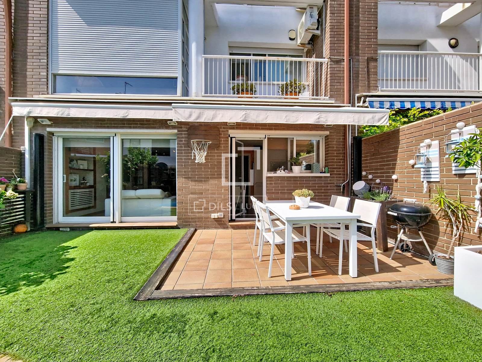 Villa à Vilanova i la Geltru, Barcelona, Espagne 3 chambres, 203 m2 No. 192637