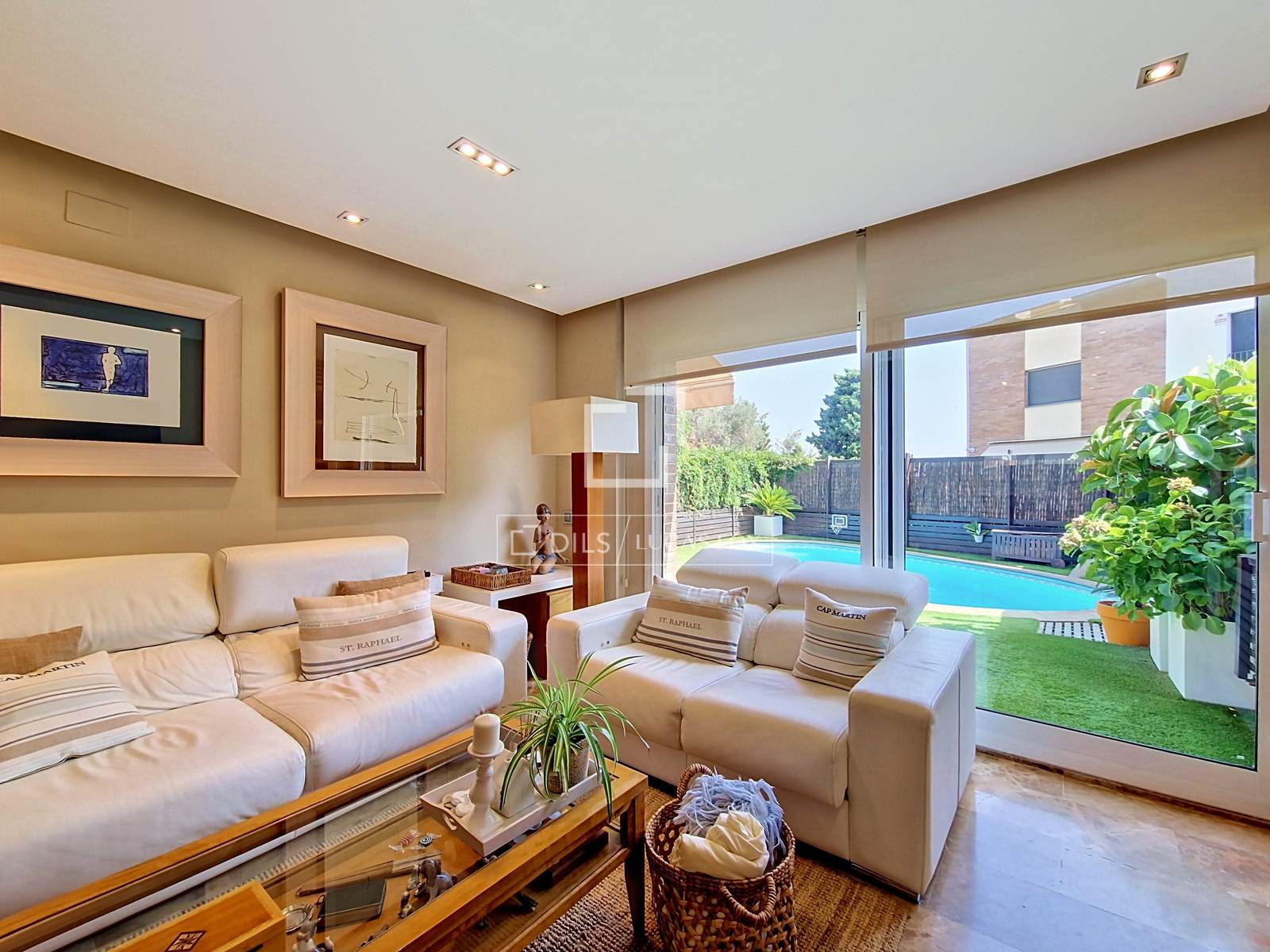 Villa à Vilanova i la Geltru, Barcelona, Espagne 3 chambres, 203 m2 No. 192637