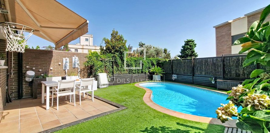 Villa in Vilanova i la Geltru, Barcelona, Spanien 3 Schlafzimmer, 203 m2 Nr. 192637