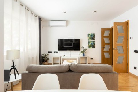Wohnung zum Verkauf in Barcelona, Spanien 2 Schlafzimmer, 66 m2 Nr. 192641 - Foto 2