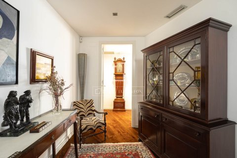 Продажа квартиры в Барселона, Испания 3 спальни, 124м2 №192671 - фото 4
