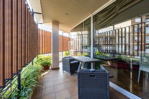 Apartment in Barcelona, Spain 3 bedrooms, 124 sq.m. No. 192671