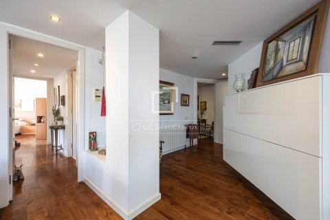 Продажа квартиры в Барселона, Испания 3 спальни, 124м2 №192671 - фото 12
