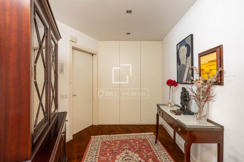 Продажа квартиры в Барселона, Испания 3 спальни, 124м2 №192671 - фото 10