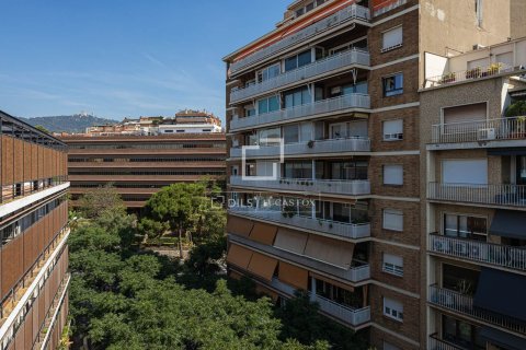 Продажа квартиры в Барселона, Испания 3 спальни, 124м2 №192671 - фото 24