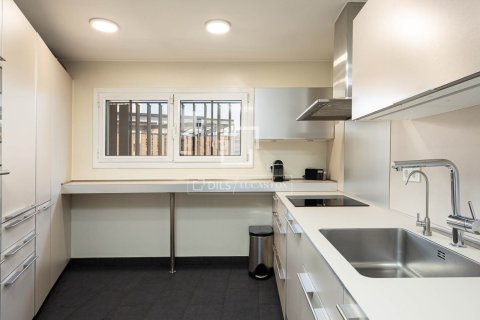 Продажа квартиры в Барселона, Испания 3 спальни, 124м2 №192671 - фото 3
