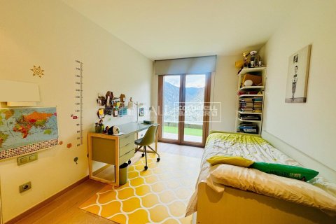 Huoneisto myytävänä Principado De Andorra (Ninguna Poblacion Tiene C.P.), Lleida, Espanja, 4 makuuhuonetta, 145 m2 No. 156741 - kuva 13