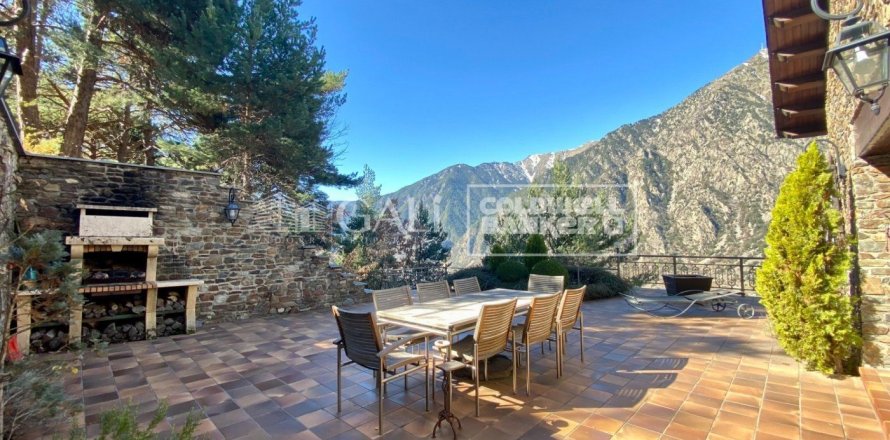 Villa Principado De Andorra (Ninguna Poblacion Tiene C.P.), Lleida, Spānijā 4 istabas, 378 m2 Nr. 156739