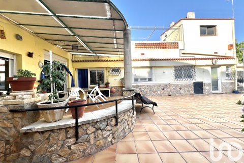 Villa till salu i Pineda de Mar, Barcelona, Spanien 6 sovrum, 560 kvm. Nr. 153925 - foto 7