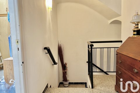 Villa till salu i Pineda de Mar, Barcelona, Spanien 6 sovrum, 560 kvm. Nr. 153925 - foto 17