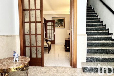 Villa till salu i Pineda de Mar, Barcelona, Spanien 6 sovrum, 560 kvm. Nr. 153925 - foto 2