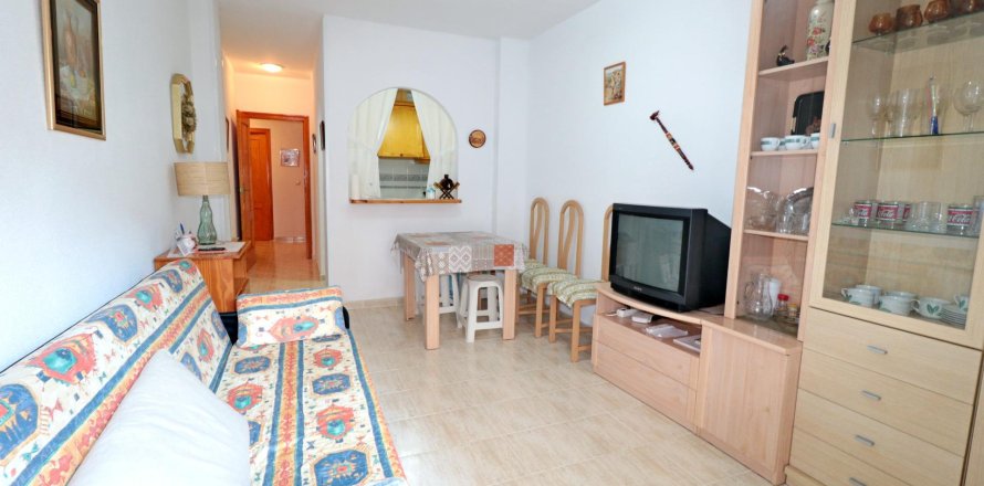 Apartamento en Torrevieja, Alicante, España 2 dormitorios, 60 m2 No. 194435
