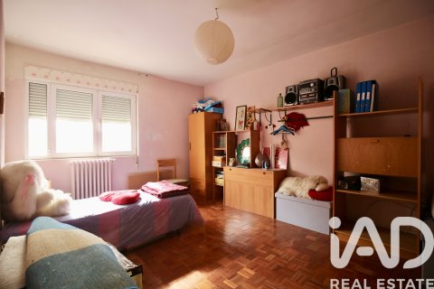 House for sale in Leon, Spain 3 bedrooms, 197 sq.m. No. 185524 - photo 3