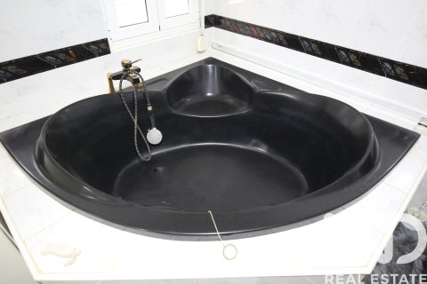 House for sale in Leon, Spain 3 bedrooms, 197 sq.m. No. 185524 - photo 21
