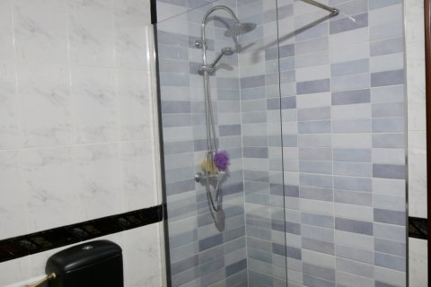 House for sale in Leon, Spain 3 bedrooms, 197 sq.m. No. 185524 - photo 9