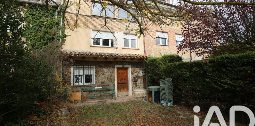 House in Leon, Spain 3 bedrooms, 197 sq.m. No. 185524