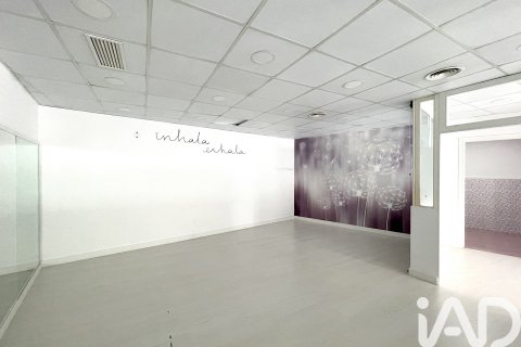 Liikekiinteistö vuokrattavana Sabadell, Barcelona, Espanja, 8 makuuhuonetta, 240 m2 No. 154293 - kuva 7