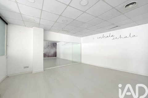 Liikekiinteistö vuokrattavana Sabadell, Barcelona, Espanja, 8 makuuhuonetta, 240 m2 No. 154293 - kuva 5