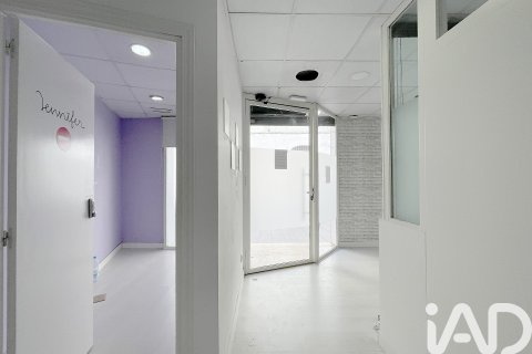 Liikekiinteistö vuokrattavana Sabadell, Barcelona, Espanja, 8 makuuhuonetta, 240 m2 No. 154293 - kuva 30