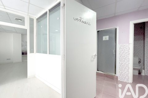 Liikekiinteistö vuokrattavana Sabadell, Barcelona, Espanja, 8 makuuhuonetta, 240 m2 No. 154293 - kuva 11