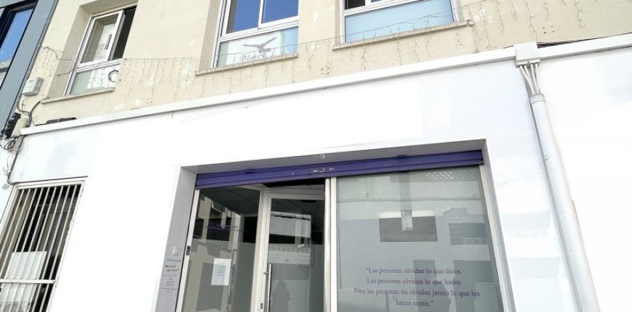 Liikekiinteistö Sabadell, Barcelona, Espanja 8 makuuhuonetta, 240 m2 No. 154293