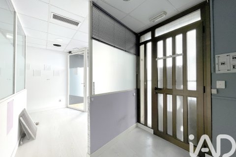 Liikekiinteistö vuokrattavana Sabadell, Barcelona, Espanja, 8 makuuhuonetta, 240 m2 No. 154293 - kuva 4