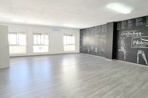 Liikekiinteistö vuokrattavana Sabadell, Barcelona, Espanja, 8 makuuhuonetta, 240 m2 No. 154293 - kuva 28