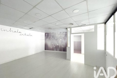 Liikekiinteistö vuokrattavana Sabadell, Barcelona, Espanja, 8 makuuhuonetta, 240 m2 No. 154293 - kuva 6