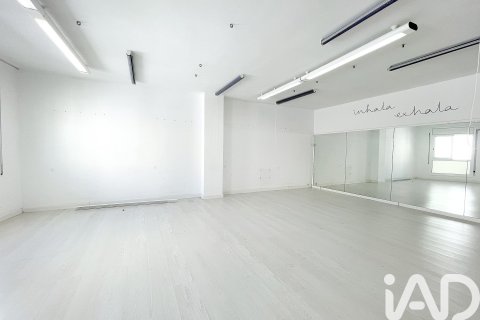 Liikekiinteistö vuokrattavana Sabadell, Barcelona, Espanja, 8 makuuhuonetta, 240 m2 No. 154293 - kuva 21