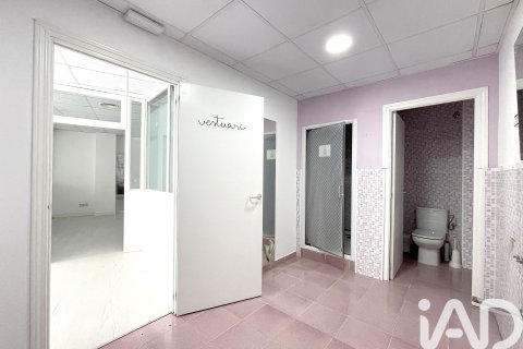 Liikekiinteistö vuokrattavana Sabadell, Barcelona, Espanja, 8 makuuhuonetta, 240 m2 No. 154293 - kuva 10