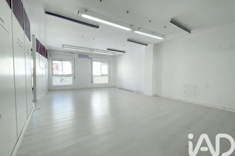 Liikekiinteistö vuokrattavana Sabadell, Barcelona, Espanja, 8 makuuhuonetta, 240 m2 No. 154293 - kuva 23