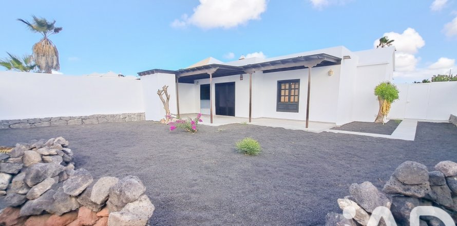 House in Yaiza, Lanzarote, Spain 2 bedrooms, 83 sq.m. No. 152461