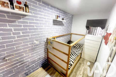 Apartment for sale in Barcelona, Spain 3 bedrooms, 68 sq.m. No. 152462 - photo 12