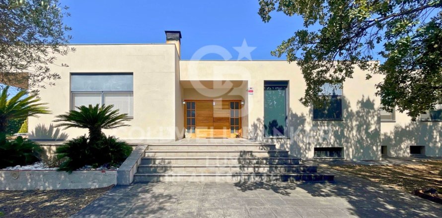 Dom w Peralada, Girona, Hiszpania 6 sypialni, 445 mkw. nr 160307