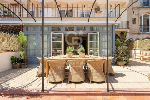 Huoneisto myytävänä Barcelona, Espanja, 3 makuuhuonetta, 198 m2 No. 156830 - kuva 2