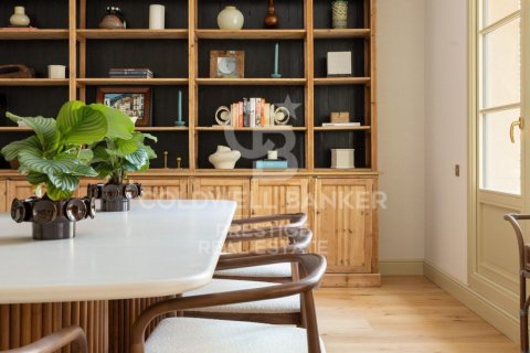 Huoneisto myytävänä Barcelona, Espanja, 3 makuuhuonetta, 198 m2 No. 156830 - kuva 23