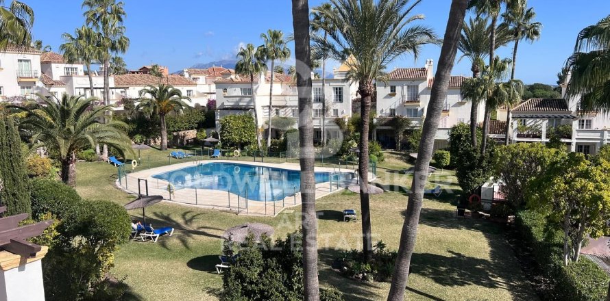 Kamienica w Estepona, Malaga, Hiszpania 4 sypialnie, 245 mkw. nr 156829