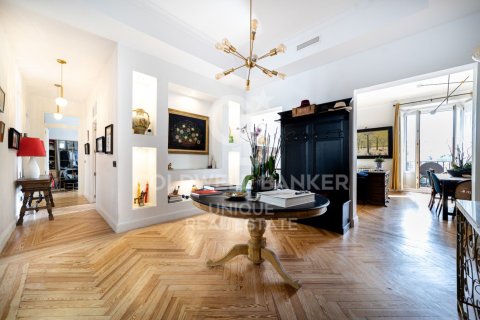 Apartamento en Madrid, España 3 dormitorios, 209 m2 No. 156831