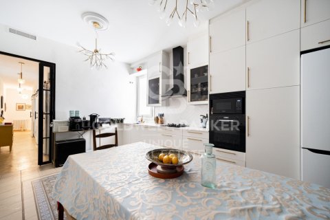 Apartment for sale in Madrid, Spain 3 bedrooms, 209 sq.m. No. 156831 - photo 18