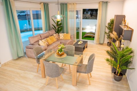 Villa for sale in Ciudad Quesada, Alicante, Spain 5 bedrooms, 229 sq.m. No. 195377 - photo 9